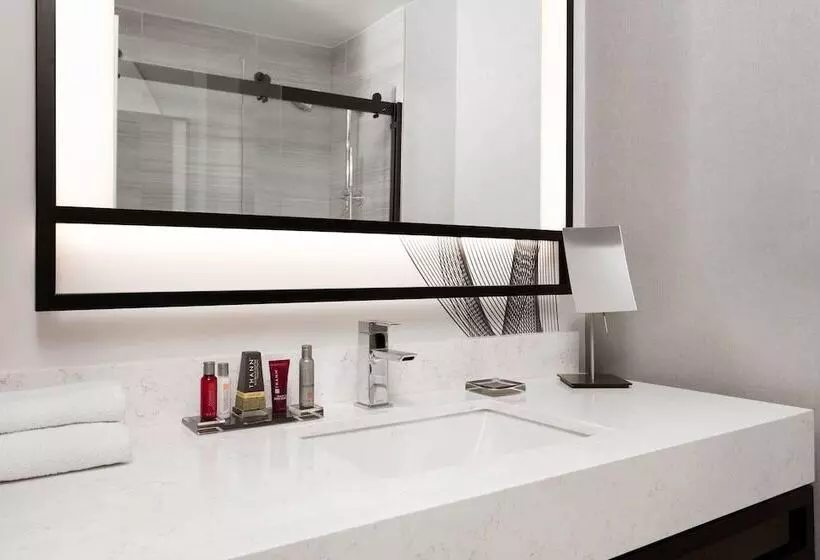 اتاق دلوکس مخصوص معلولین, New York Marriott Downtown