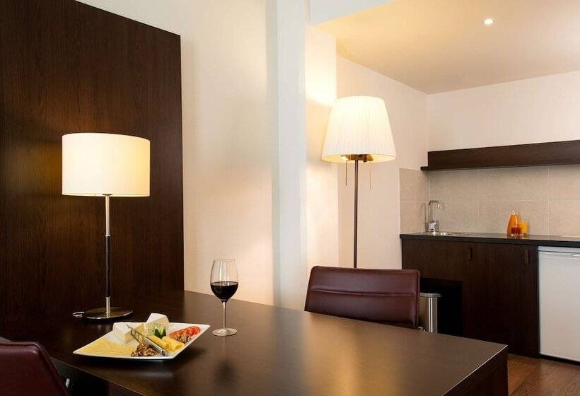 اتاق خانوادگی, NH Wien City