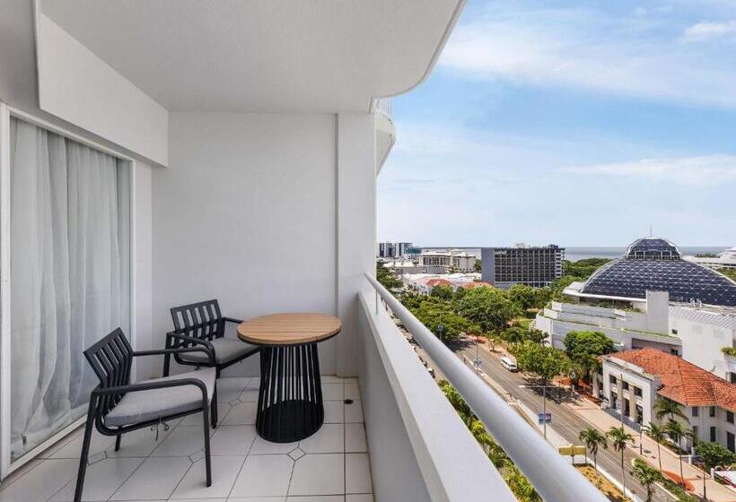 غرفة ديلوكس سرير كينج ذات إطلالة, Pullman Cairns International