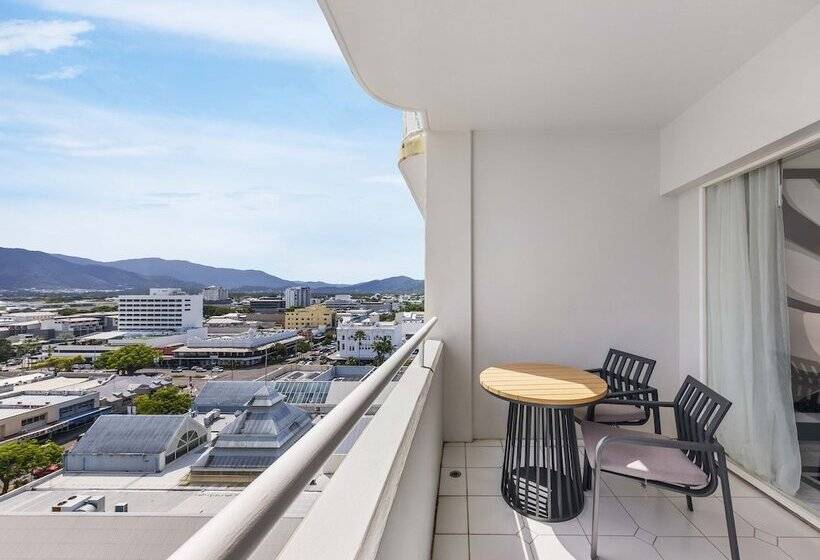 غرفة سوبيريور مطلة على الجبل, Pullman Cairns International