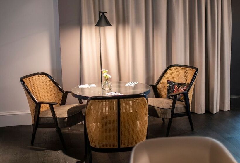 غرفة كلوب, Renaissance Brussels