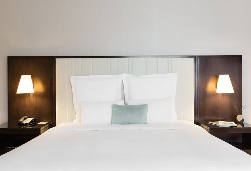 جناح جونيور, Renaissance Brussels