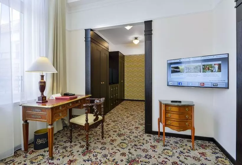 سوییت جونیور, Savoy Prague