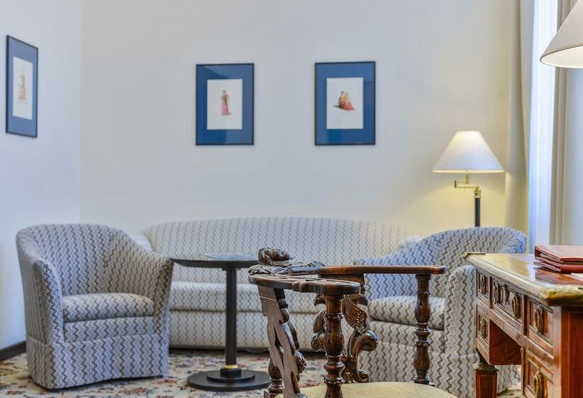 سوییت جونیور, Savoy Prague