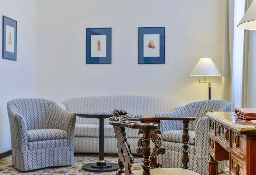 سوییت جونیور, Savoy Prague