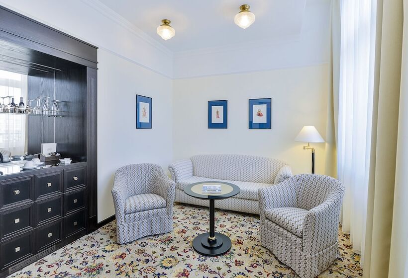 سوییت جونیور, Savoy Prague