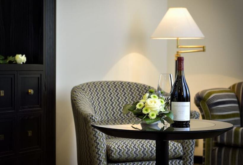 سوییت جونیور, Savoy Prague