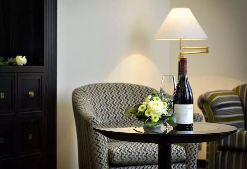 سوییت جونیور, Savoy Prague
