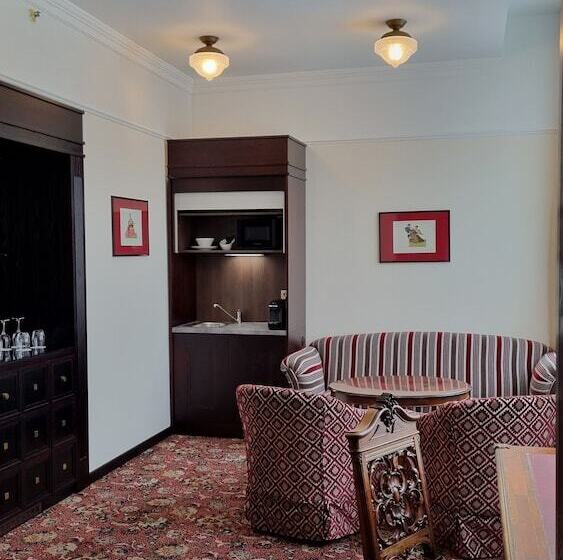 سوییت جونیور, Savoy Prague