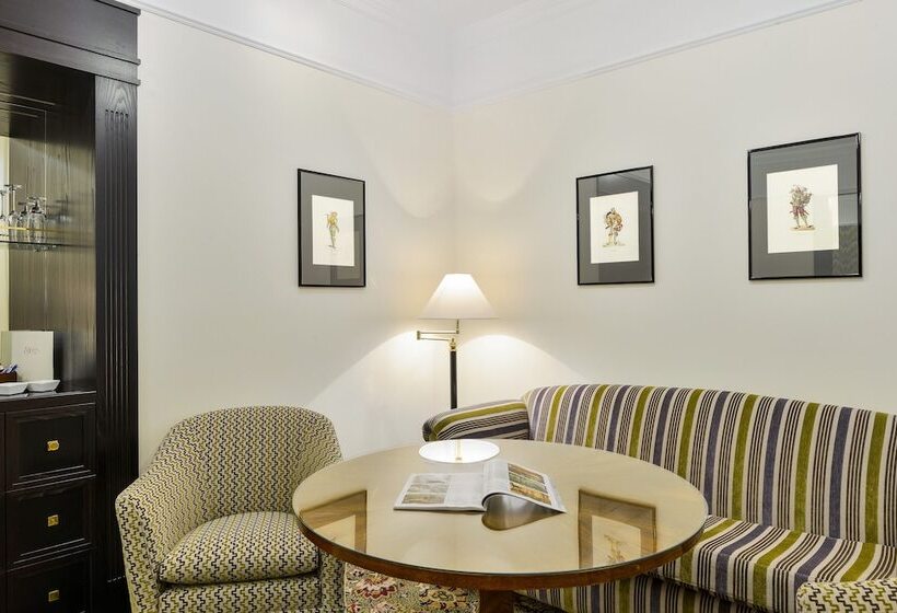 سوییت جونیور, Savoy Prague