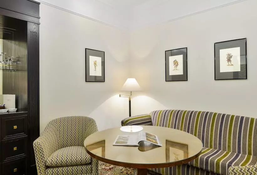 سوییت جونیور, Savoy Prague