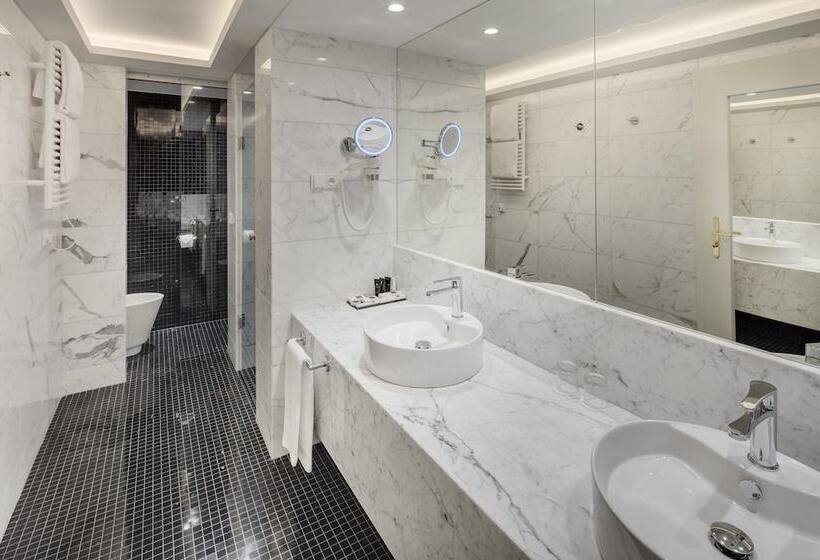 سوئیت سینیور, Savoy Prague