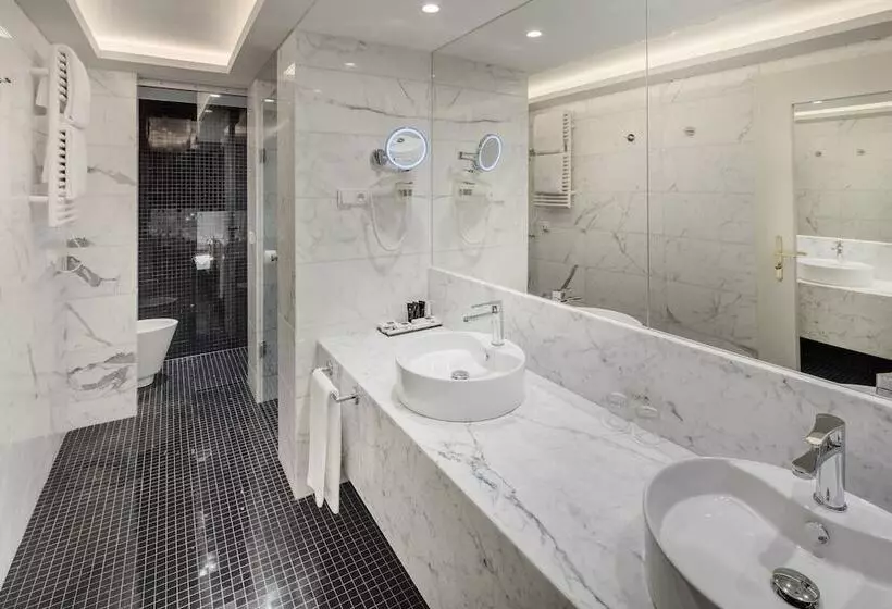 سوئیت سینیور, Savoy Prague