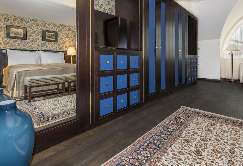 سوئیت سینیور, Savoy Prague