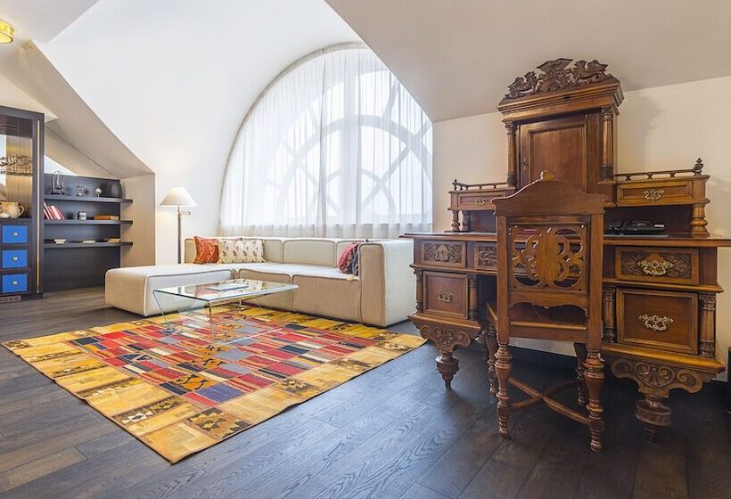 سوئیت سینیور, Savoy Prague