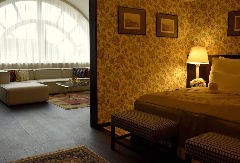 سوئیت سینیور, Savoy Prague