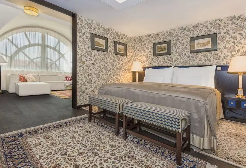 سوئیت سینیور, Savoy Prague