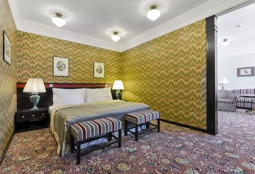 سوییت جونیور, Savoy Prague