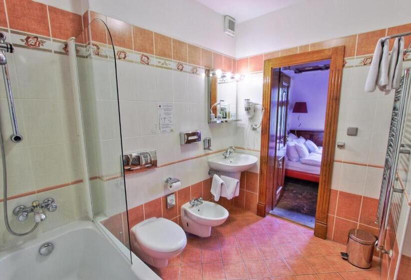 اتاق لوکس, U Pava