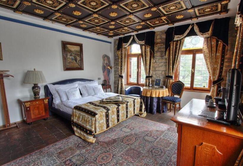 اتاق لوکس با چشمانداز, U Pava