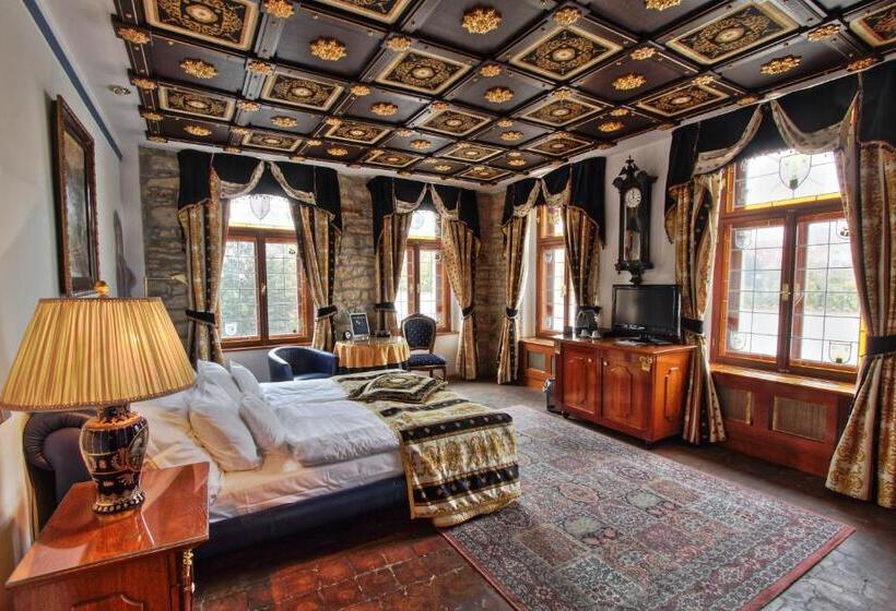 اتاق لوکس با چشمانداز, U Pava