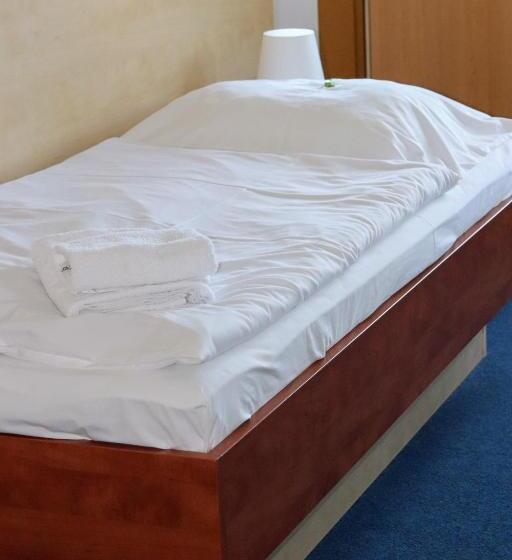 اتاق راحتی سه تخته, Chodov Asc