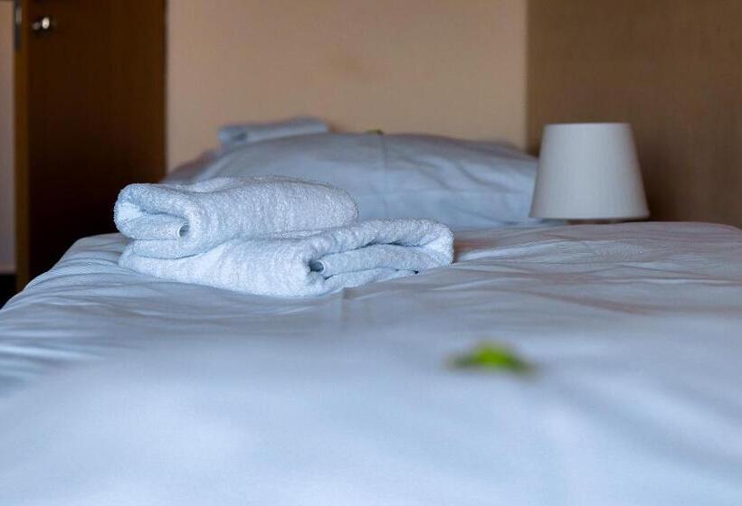 اتاق راحتی سه تخته, Chodov Asc