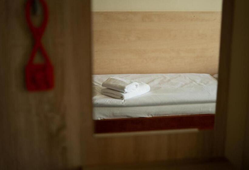 اتاق راحتی سه تخته, Chodov Asc