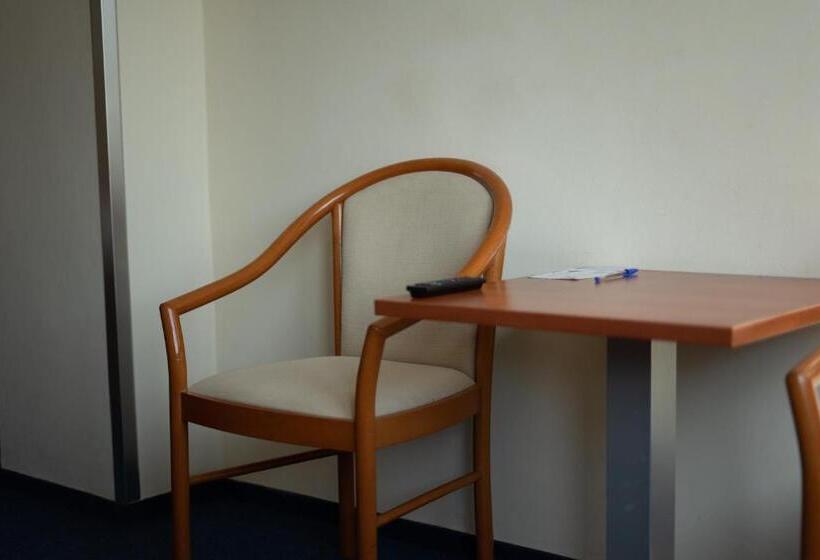 اتاق راحتی سه تخته, Chodov Asc