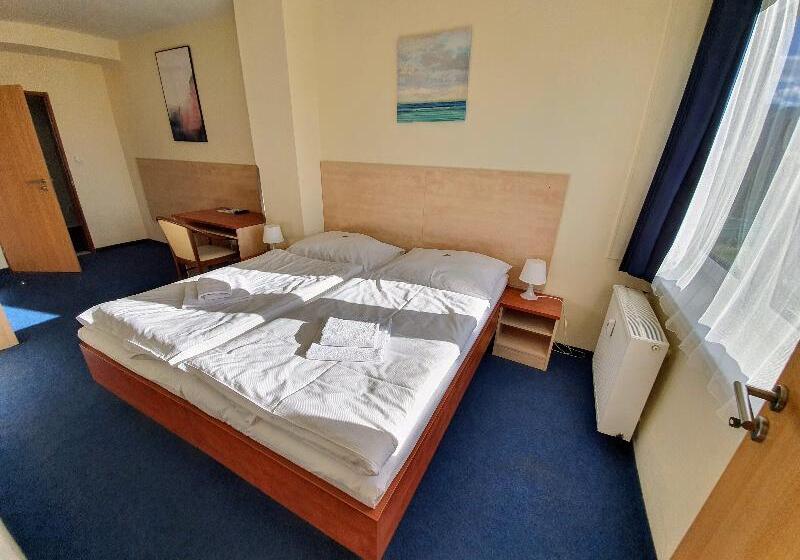 اتاق راحتی سه تخته, Chodov Asc