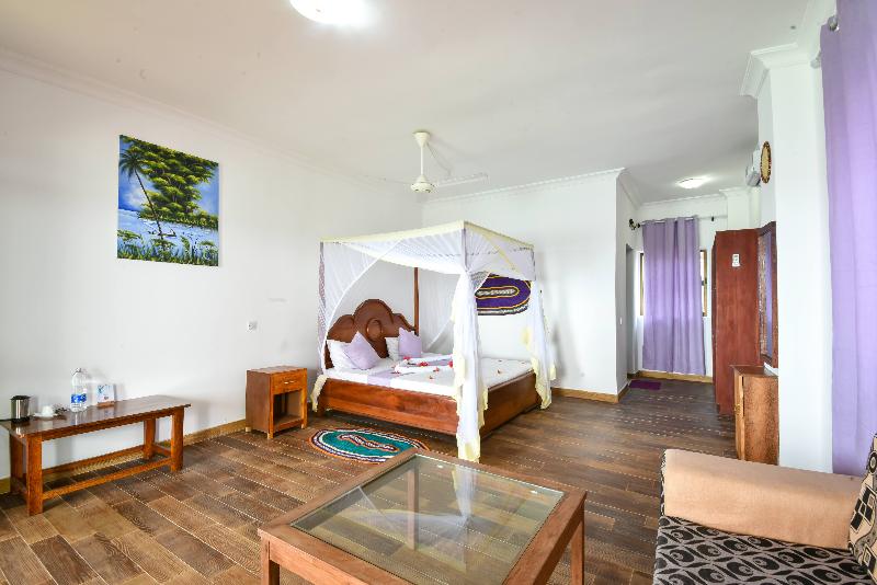 اتاق راحتی سه تخته, Chodov Asc