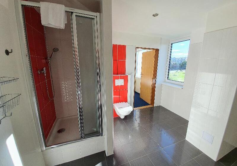 اتاق راحتی سه تخته, Chodov Asc