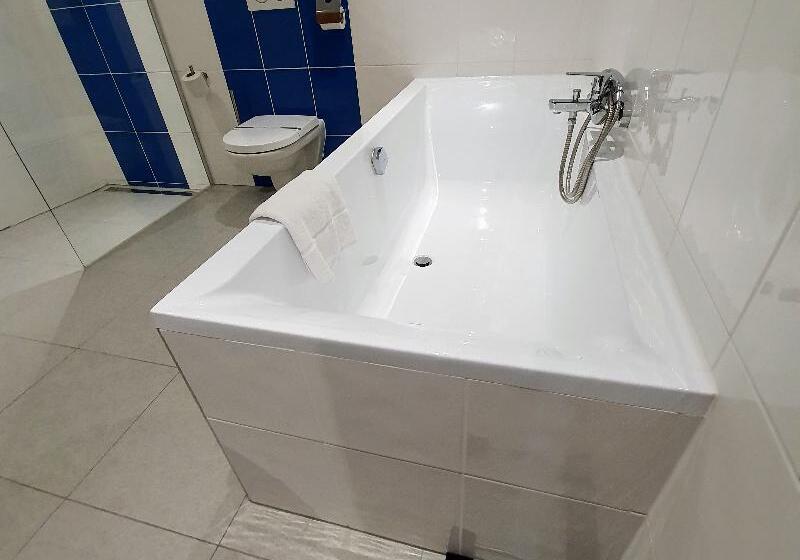 اتاق سوپریور, Chodov Asc