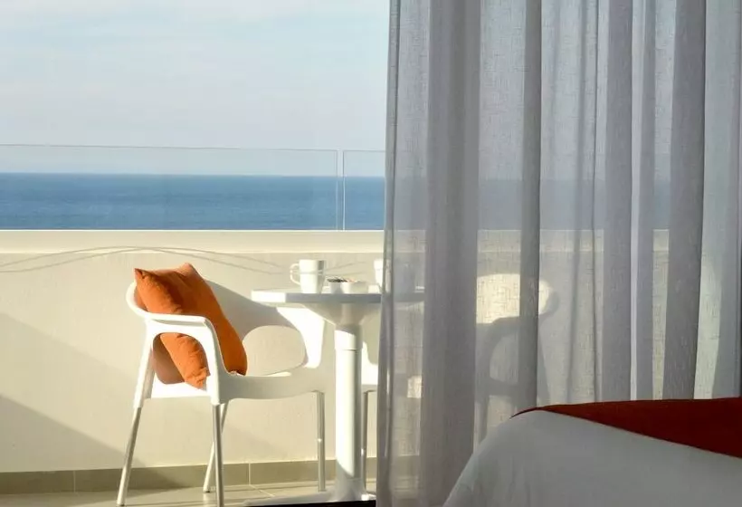 اتاق سوپریور با چشم‌انداز جانبی دریا, Crystal Springs Beach