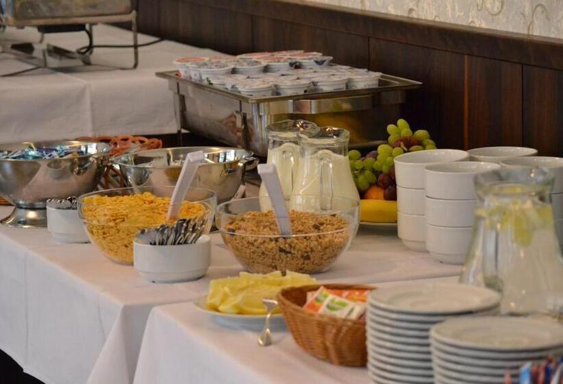 Номер Deluxe, Sonata