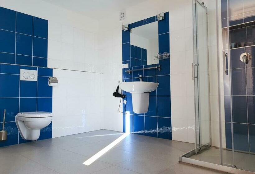 اتاق سوپریور, Chodov Asc