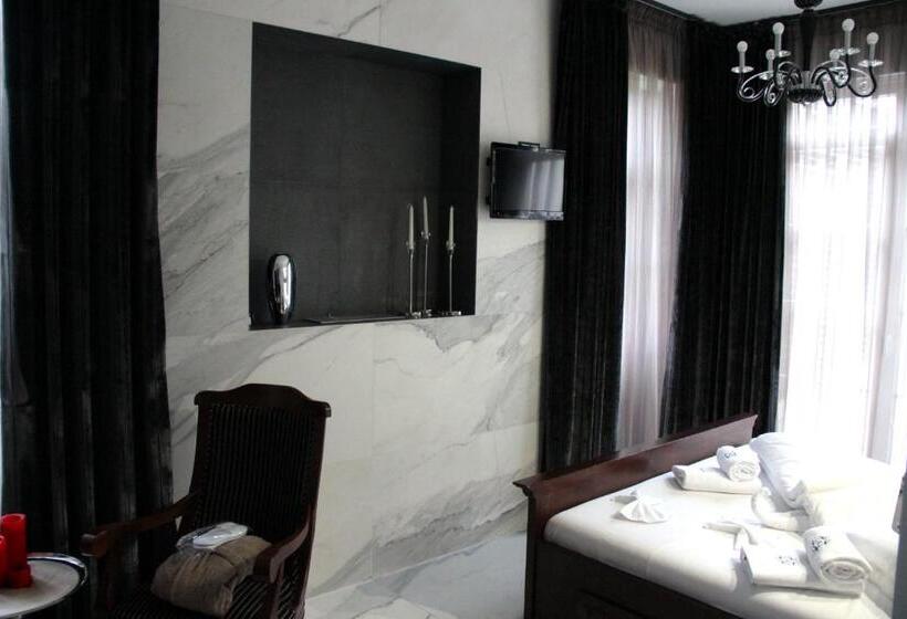 חדק דלוקס עם ג'קוזי, Boutique Hotel Annuska