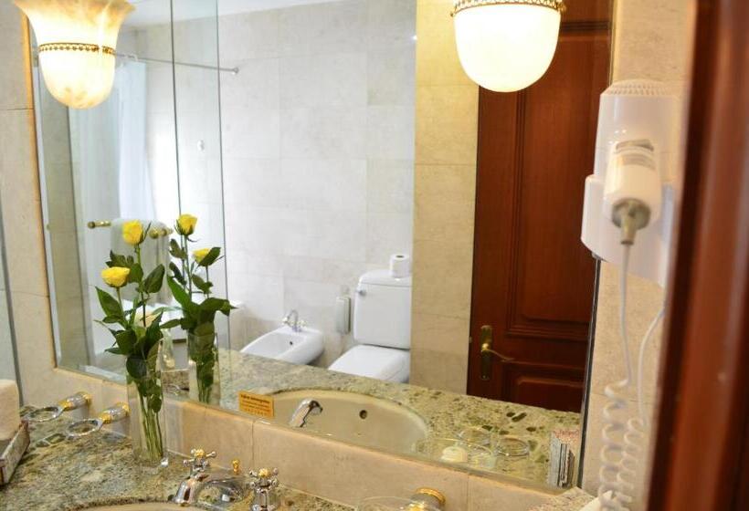 סוויטת ג'וניור נוף לעיר, Cambodiana