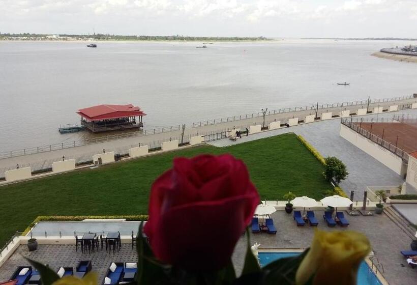 סוויטת ג'וניור נוף לעיר, Cambodiana