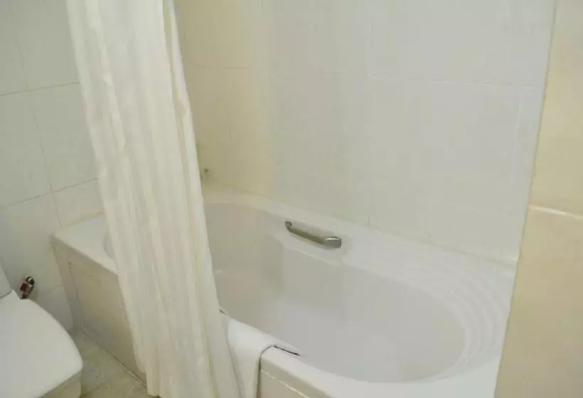 Deluxe room with river view, Cambodiana