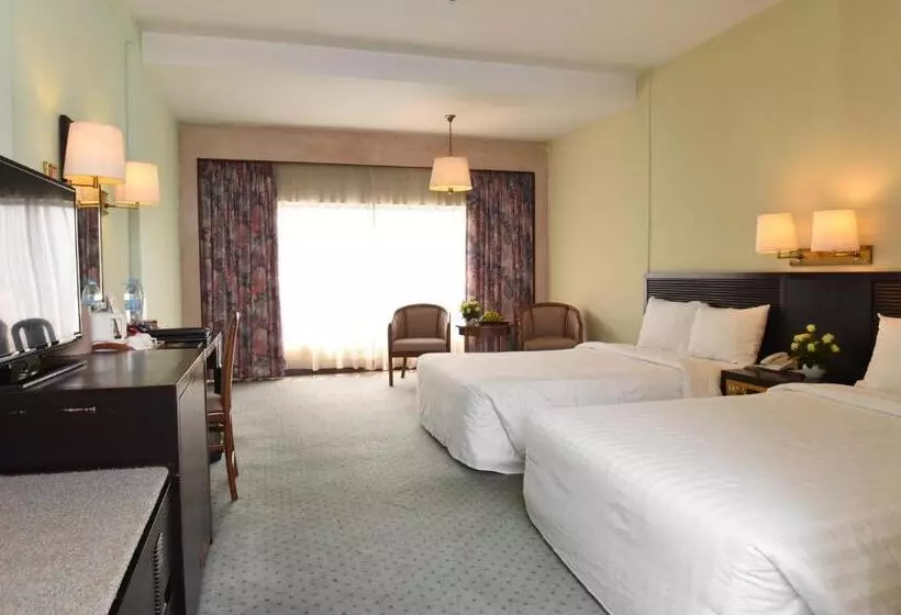 Deluxe room with river view, Cambodiana