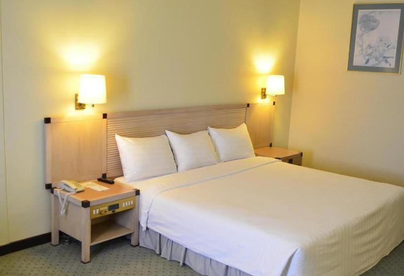 Deluxe room with river view, Cambodiana