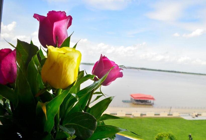 Deluxe room with river view, Cambodiana