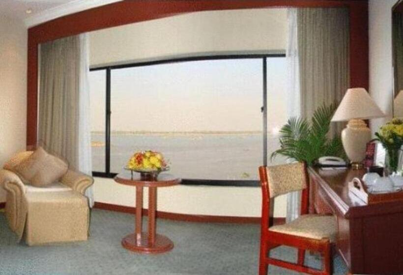 Deluxe room with river view, Cambodiana