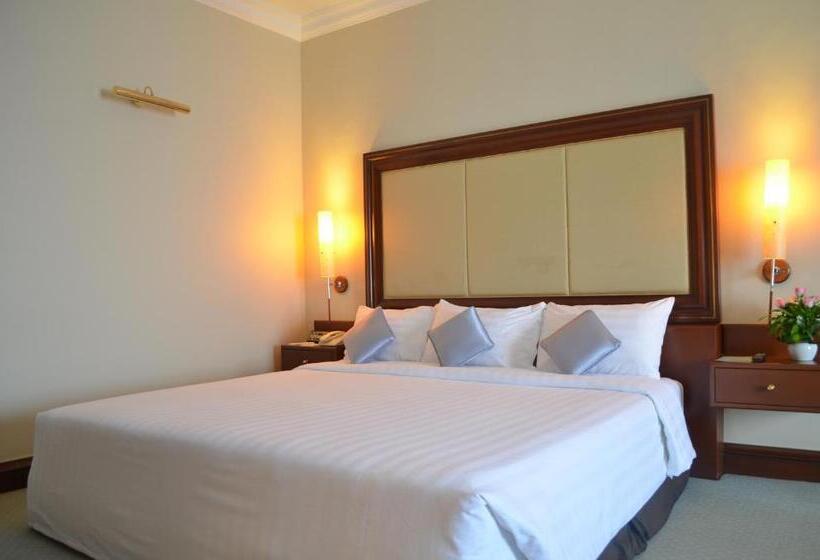 Junior suite with river view, Cambodiana