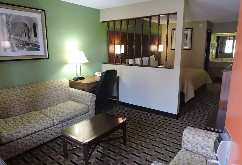 スイート, Days Inn By Wyndham Conoverhickory