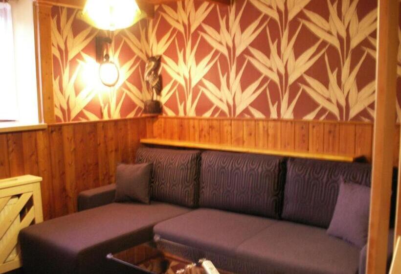 غرفة قياسية, Lesní Dům