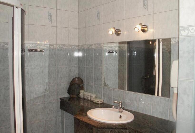 غرفة قياسية ثلاثية, Lesní Dům