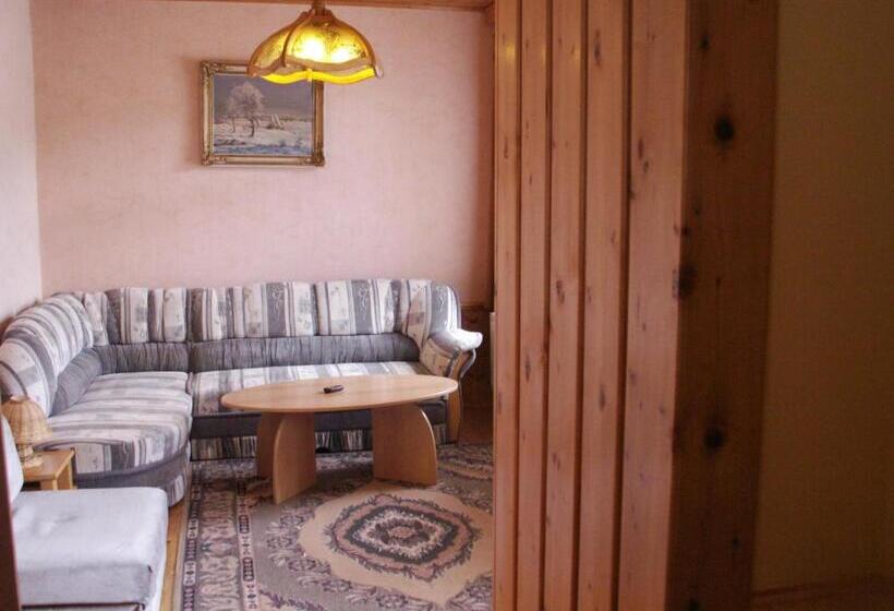 جناح, Lesní Dům