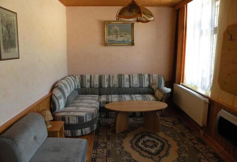 جناح, Lesní Dům